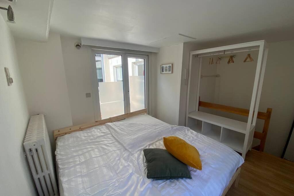 Appartement Studio With Terrace In 17th Century House *