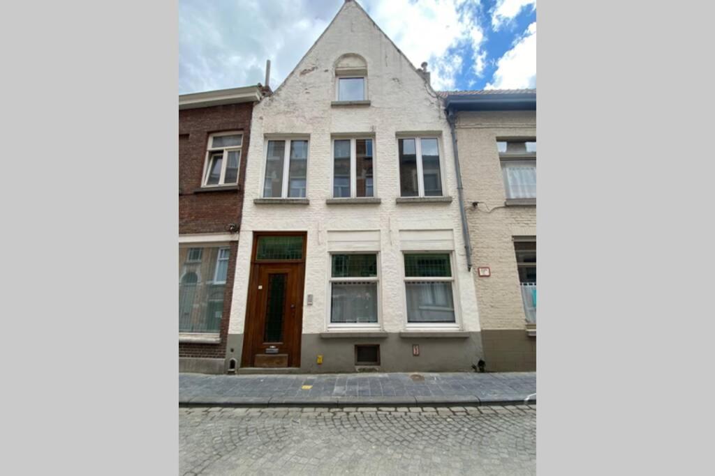 Studio With Terrace In 17th Century House Appartement