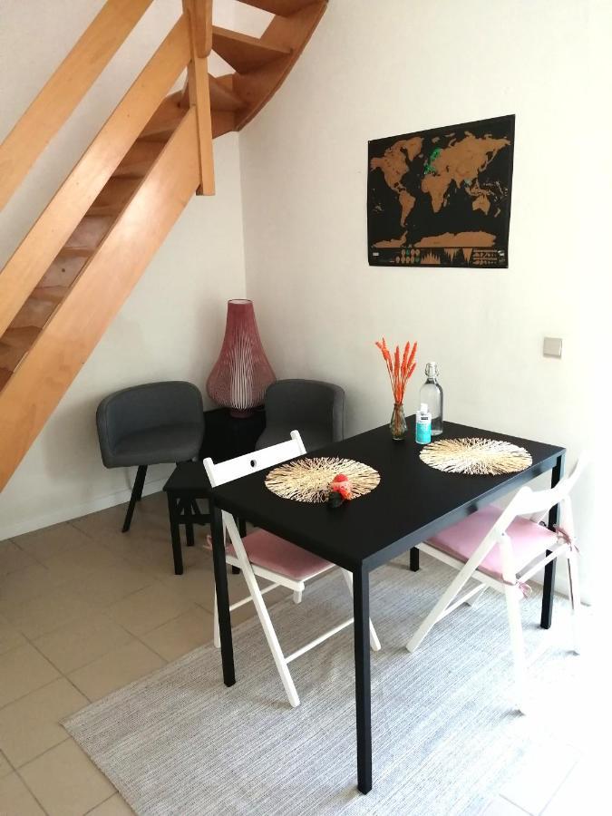 Studio With Terrace In 17th Century House Appartement